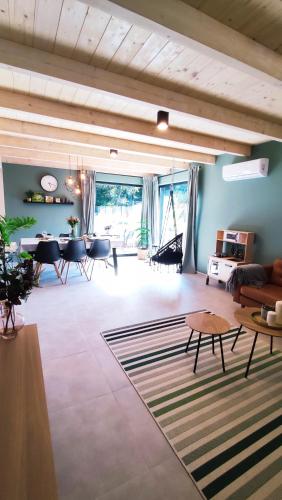 Massage chair -all-year HOT TUB - kids playground - bike trails in Nove Mesto pod Smrkem