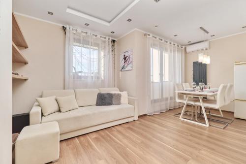 Apartment Wrocław Krakowska with Balcony and FREE GARAGE by Noclegi Renters, Wrocław (photo 3)