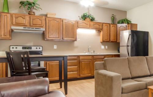 Red Roof Inn & Suites Omaha - Council Bluffs