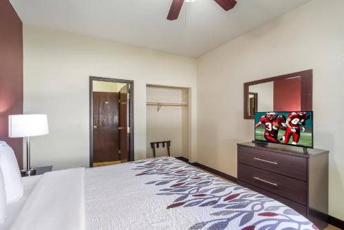 Red Roof Inn & Suites Omaha - Council Bluffs