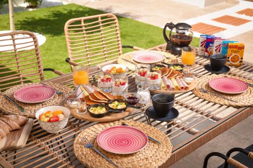 Food and beverages, ETHOS Luxury Home - Seaview Villa with Hot-Tub! in Samos Island
