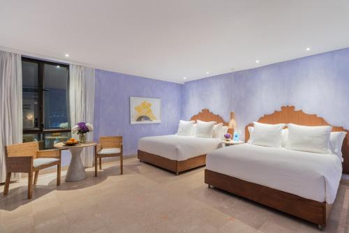 Superior Twin Room image 6