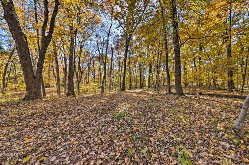 Haven in the Woods w/ 150 Acres, 2 Ponds in Altamont (IL)