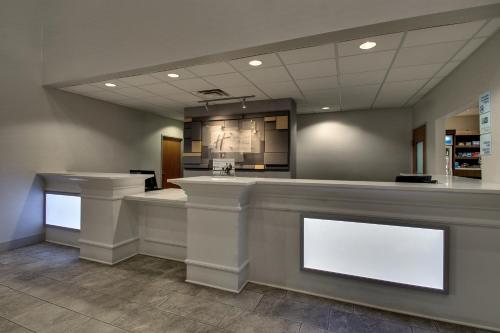 Holiday Inn Express Hotel & Suites Waukegan/Gurnee, an IHG Hotel