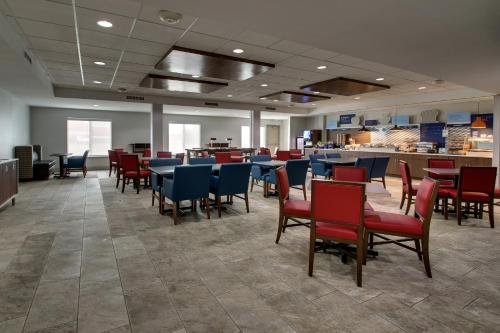 Holiday Inn Express Hotel & Suites Waukegan/Gurnee By IHG - 식음료(F&B)
