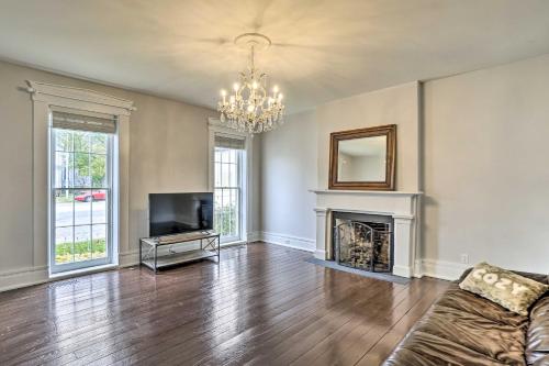 Historic Troy Home Close to Shops with Fire Pit in Troy, USA