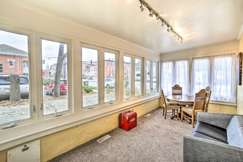 Historic Troy Home Close to Shops with Fire Pit in Troy, USA