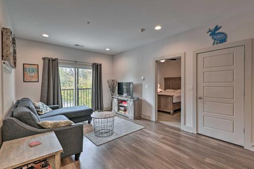 Modern Nashville Condo 7 Mi to Downtown! in Nashville, USA