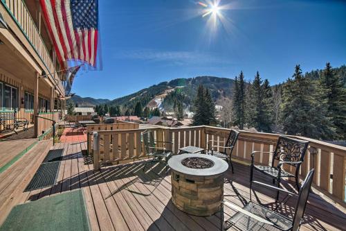 Red River Condo with Fire Pit half Mi to Slopes! - Apartment - Red River
