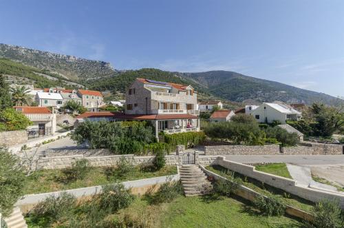 Apartments and Rooms LEA Brac Island