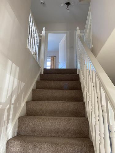 Large Modern 4 Bedroom House Kingsmead, Northwich