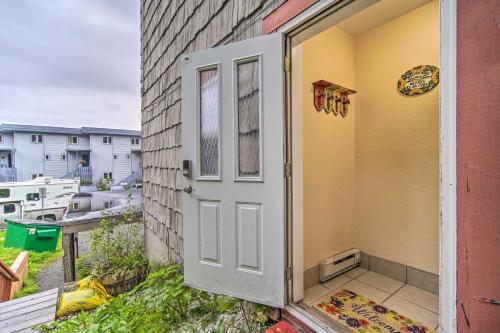Anchorage Condo - Walk to Downtown and Coast Trail! - image 5