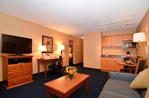 Best Western PLUS Langley Inn