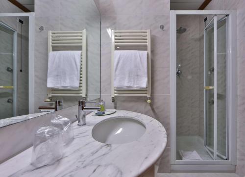 Standard Single Room image 3