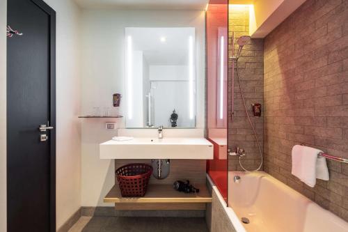 Park Inn by Radisson Bucharest Hotel & Residence - image 5