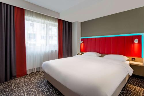 Park Inn by Radisson Bucharest Hotel & Residence - image 2