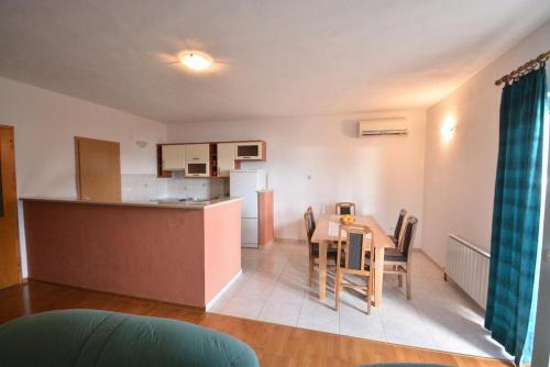 Apartments by the sea Suhi Potok, Omis - 14555
