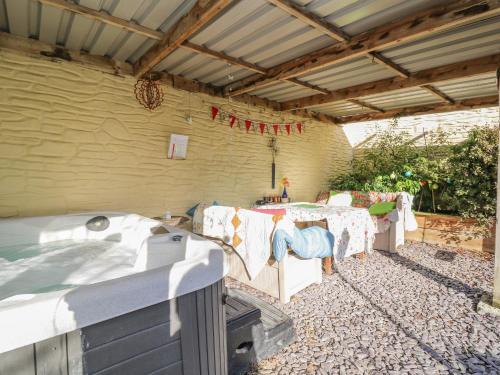 Yr Hen Llaethdy - image 11