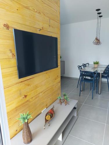 Apartamento Completo em Ubatuba - Tenorio - Piscina e Churrasqueira gourmet