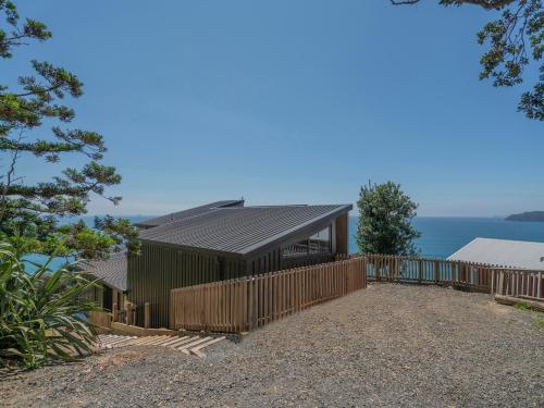 pancuran, Purepure - Tairua Holiday Home in Tairua
