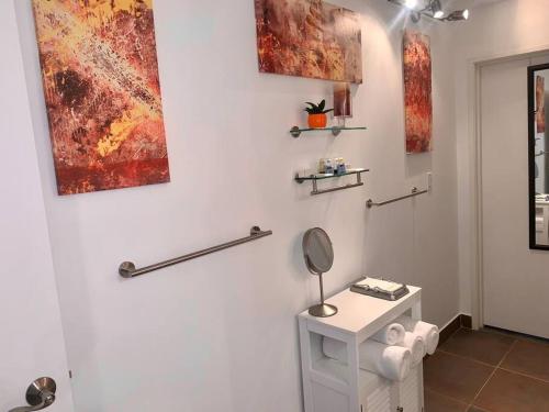 Detroit Luxury Loft - Game Room and 82 Inch TV - Near Downtown
