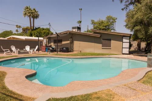 4017 N 45th Place Phoenix - main image