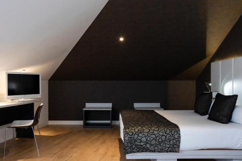 Quadruple Room (4 Adults) image 7