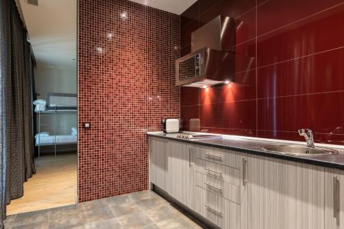 Apartment (6 Adults) image 9