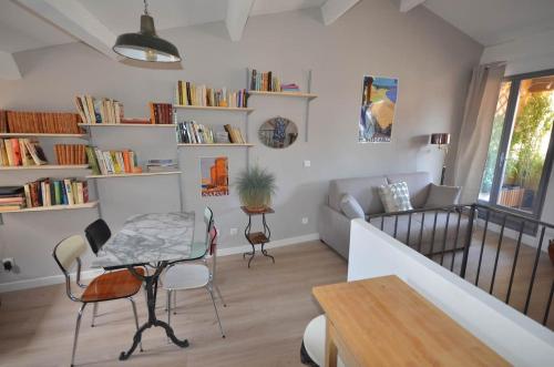 LE DIX Duplex historical center balcony with view and air conditioning LE DIX Duplex historical center balcony with view and air conditioning