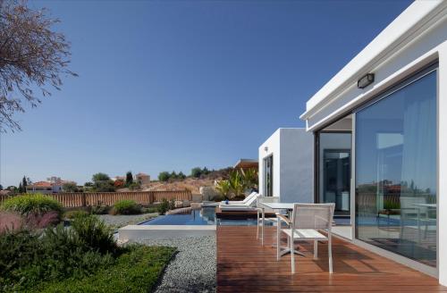 White Pearl - Peyia