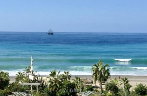 100m to the sea 2 bedroom , 2 living room and two sea view balcony fully equipped and furnished two 
