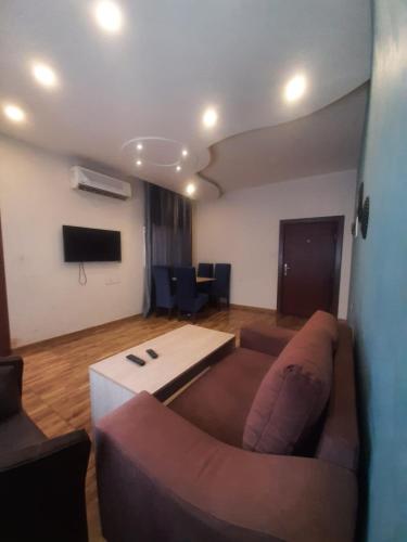 Ground Floor Two Bed room Apartment with garden