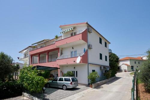 Apartment in Seget Vranjica with sea view, balcony, air conditioning, WiFi 5052-3, Seget Vranjica (fotografie 3)