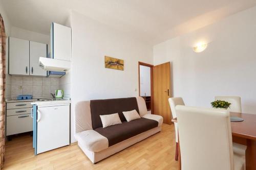 Apartment in Seget Vranjica with sea view, balcony, air conditioning, WiFi 5052-3, Seget Vranjica (fotografie 5)