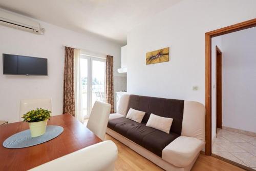 Apartment in Seget Vranjica with sea view, balcony, air conditioning, WiFi 5052-3, Seget Vranjica (fotografie 6)