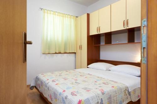 Apartment in Seget Vranjica with sea view, balcony, air conditioning, WiFi 5052-3, Seget Vranjica (fotografie 7)