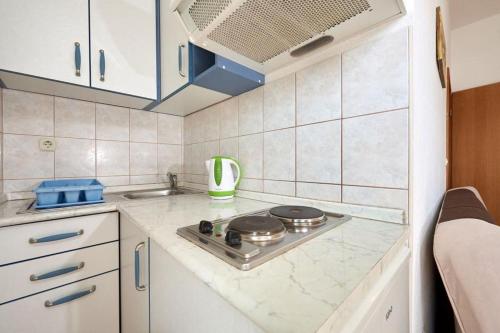 Apartment in Seget Vranjica with sea view, balcony, air conditioning, WiFi 5052-3, Seget Vranjica (fotografie 8)