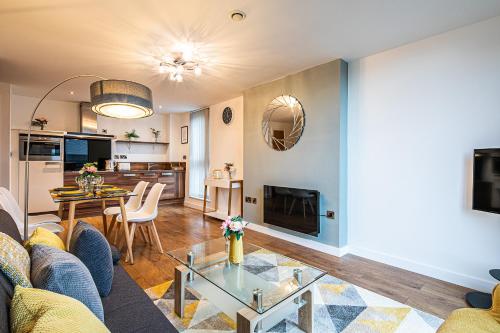 Free Parking, IQuarter Luxe 2 Bed Apartments Sheffield - Available & Book Today