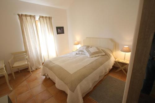 1 queen bed, 1 sofa bed