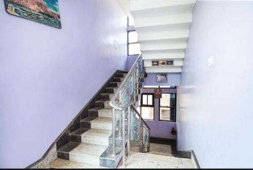 Welcome Guest Accommodation – Calcutta, LA