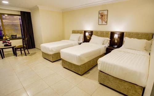 AQABA COAST HOTEL Room Type - Deluxe Triple Room with Sea View