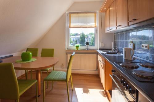 Kitchen, Hotel Am See in Ostseebad Baabe