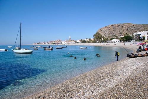 Playa Granada vacaciones con playa piscina y camping - image 12