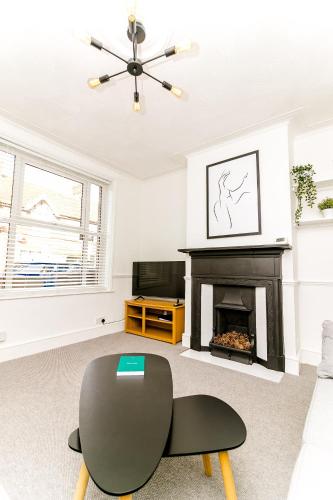 Beautiful City-Centre Townhouse with Hot Tub