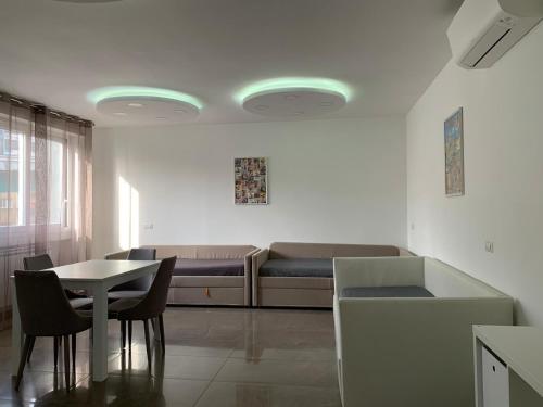 Mondo Suites Apartments 5