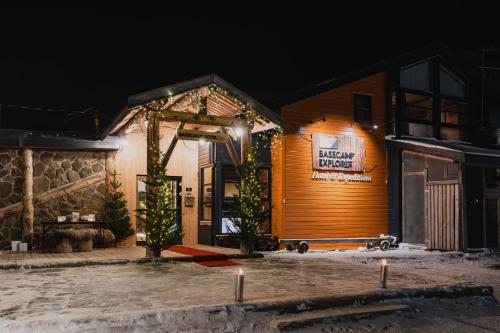 328807614 Basecamp Hotel
