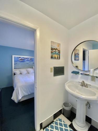 3 queen beds