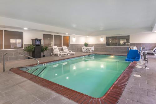 Swimming pool, Sleep Inn & Suites Lebanon - Nashville Area in Lebanon (TN)