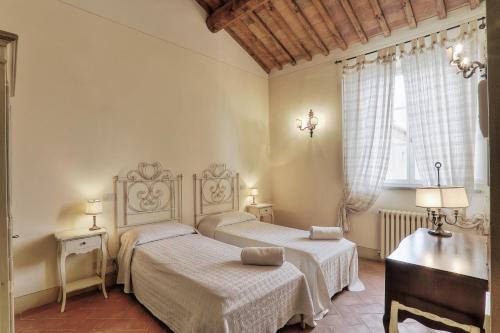 2 bedrooms, 4 beds