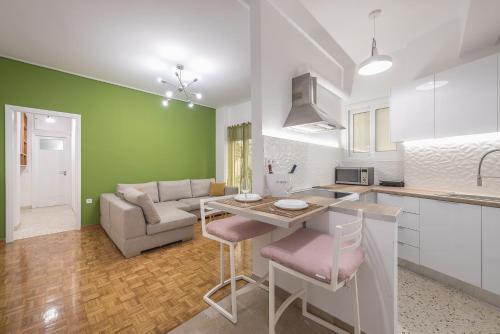 Stylish Luxury Apartment at Ampelokipi Metro station, Atene (foto 2)